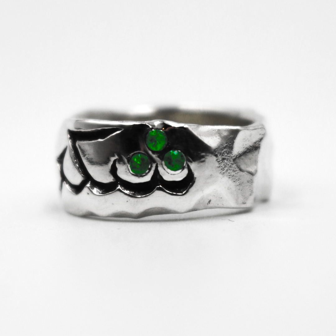 Shukr Ring + Emerald